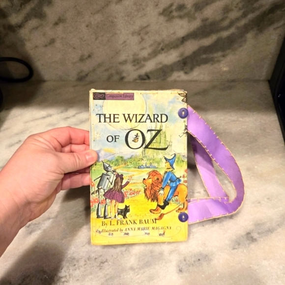 Wizard of Oz Book Purse with Purple Handles Unique Rare - Picture 2 of 16